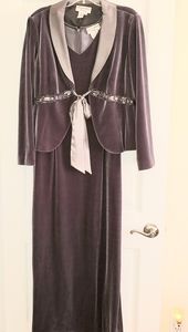 Adriana Papell Occations Velvet 2 piece
